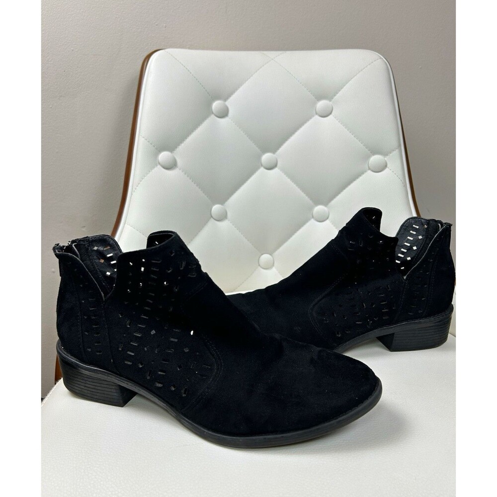 Eurosoft by Sofft Black Laser Cut Out Ankle Boots Booties Womens Size 9.5 M Boho